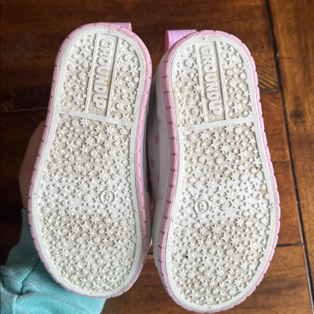 Ground Up Minnie Mouse Bow Court Sneaker - Picture 4 of 4